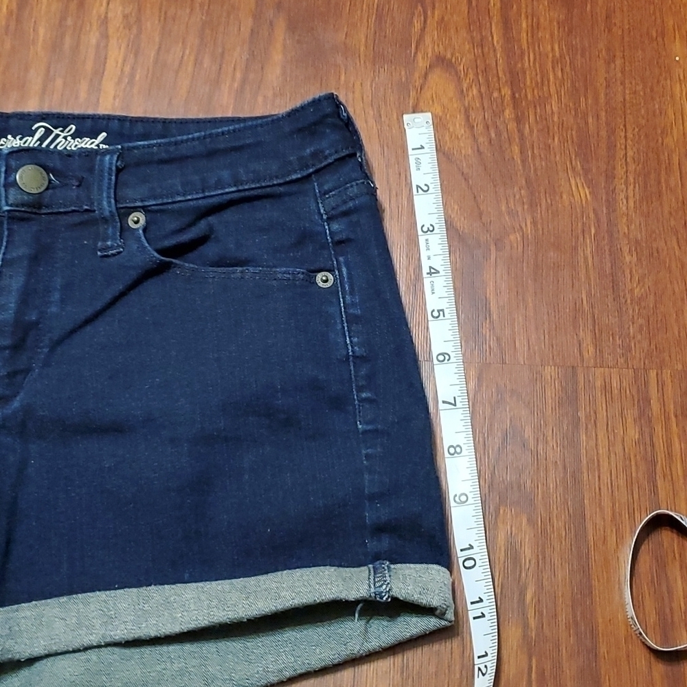 Universal Threads Shorts Size 6 - Picture 7 of 7